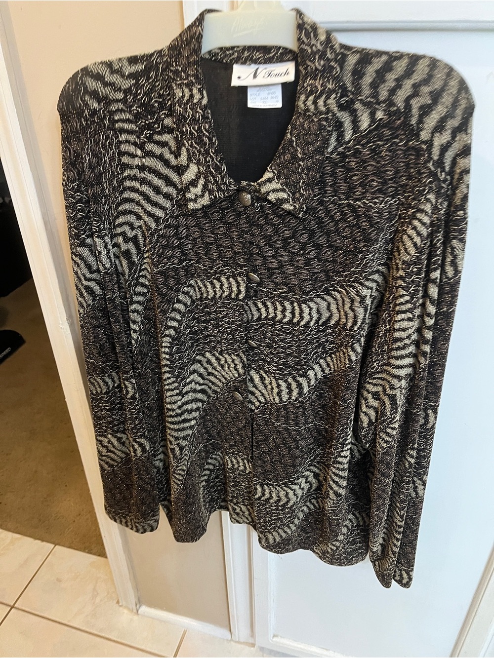 Women's Patterned Black & Cream Button-Front metallic and spandex blouse XL